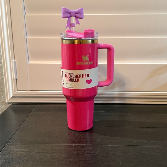 Stanley Vibrant Pink Quencher Tumbler Valentines 40 oz - Picture 1 of 10
